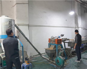 Plastic extruder